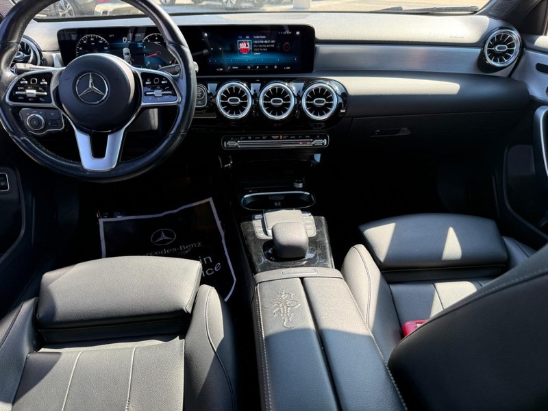 Mercedes-Benz A-Class Vehicle Full-screen Gallery Image 11