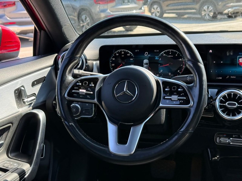 Mercedes-Benz A-Class Vehicle Full-screen Gallery Image 12
