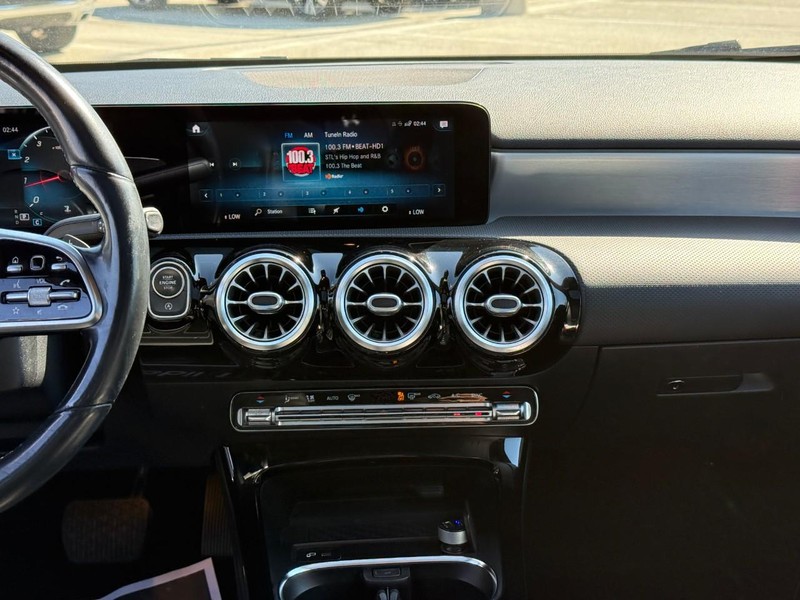 Mercedes-Benz A-Class Vehicle Full-screen Gallery Image 13
