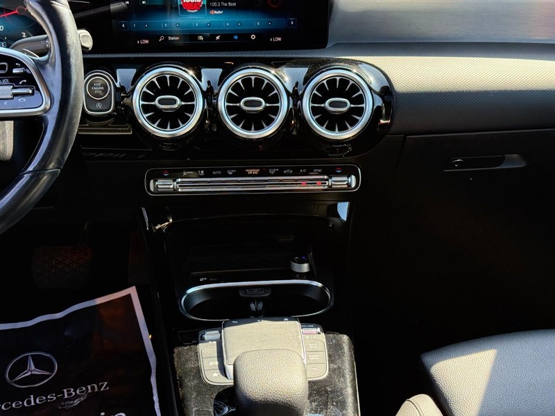 Mercedes-Benz A-Class Vehicle Full-screen Gallery Image 14