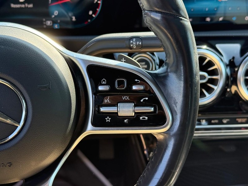 Mercedes-Benz A-Class Vehicle Full-screen Gallery Image 21