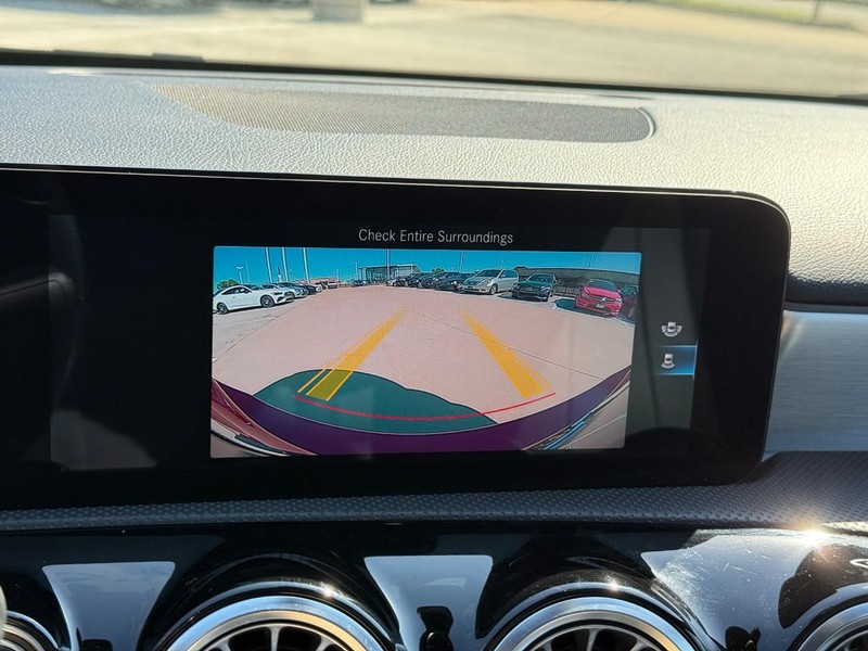Mercedes-Benz A-Class Vehicle Full-screen Gallery Image 23