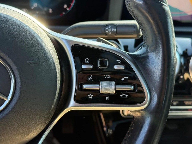 Mercedes-Benz A-Class Vehicle Full-screen Gallery Image 24