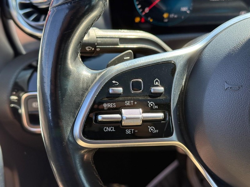 Mercedes-Benz A-Class Vehicle Full-screen Gallery Image 25