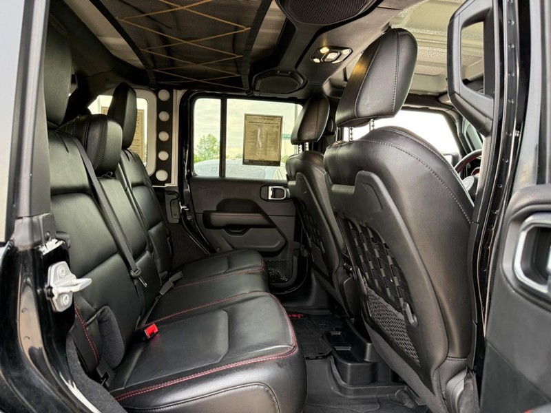 Jeep Wrangler Vehicle Full-screen Gallery Image 10
