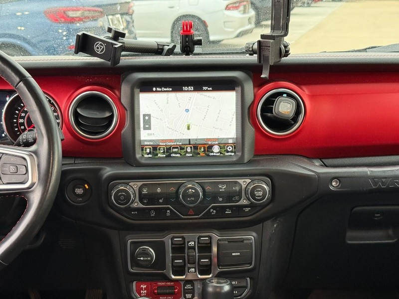 Jeep Wrangler Vehicle Full-screen Gallery Image 13