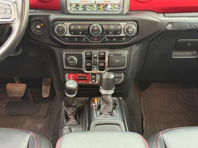 Jeep Wrangler Vehicle Full-screen Gallery Image 14