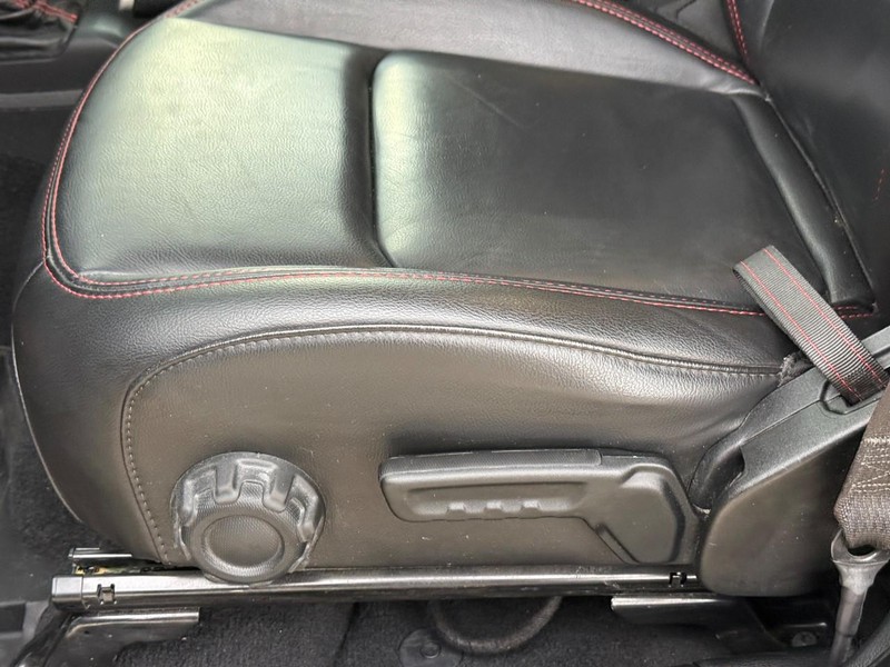 Jeep Wrangler Vehicle Full-screen Gallery Image 17