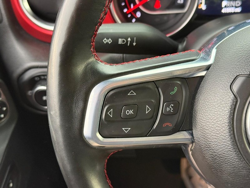 Jeep Wrangler Vehicle Full-screen Gallery Image 18