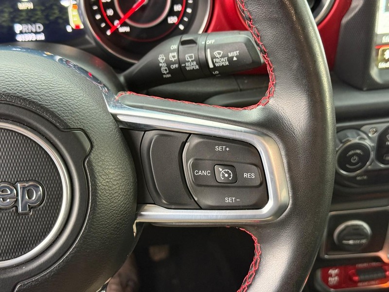 Jeep Wrangler Vehicle Full-screen Gallery Image 19
