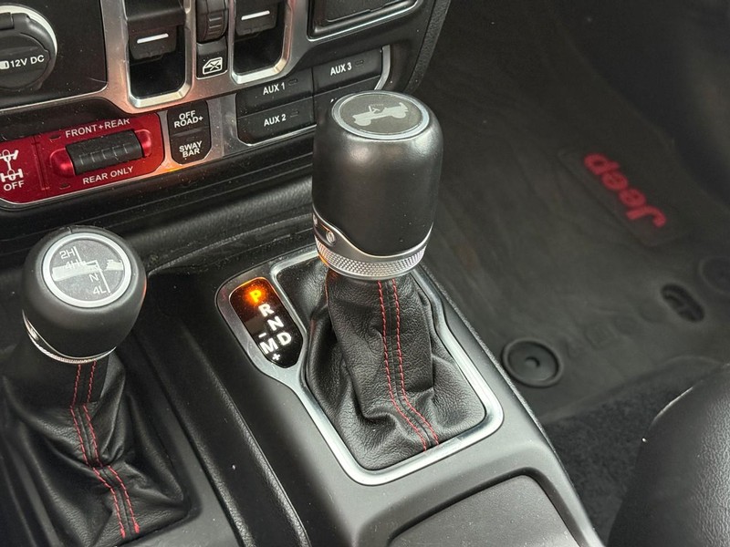 Jeep Wrangler Vehicle Full-screen Gallery Image 21