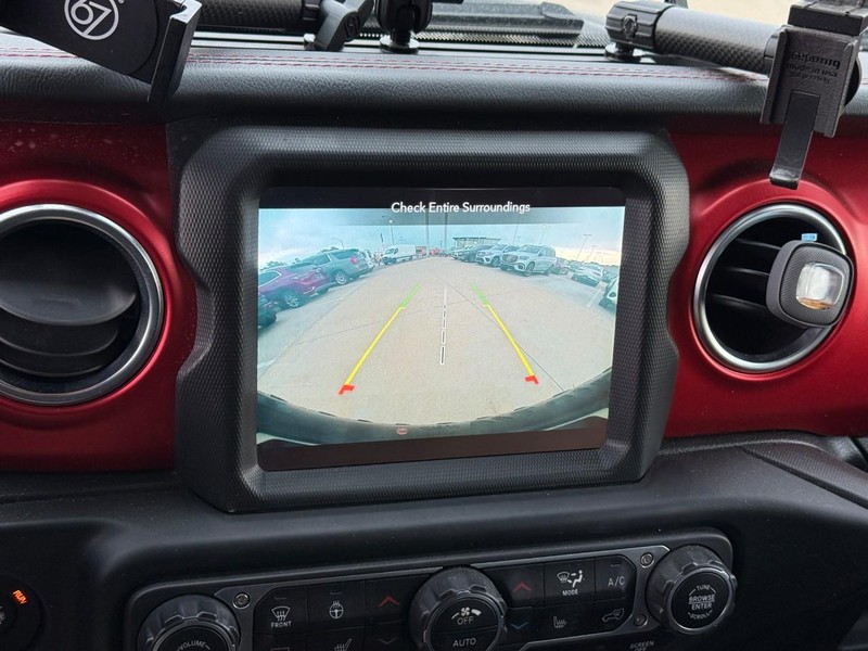 Jeep Wrangler Vehicle Full-screen Gallery Image 23