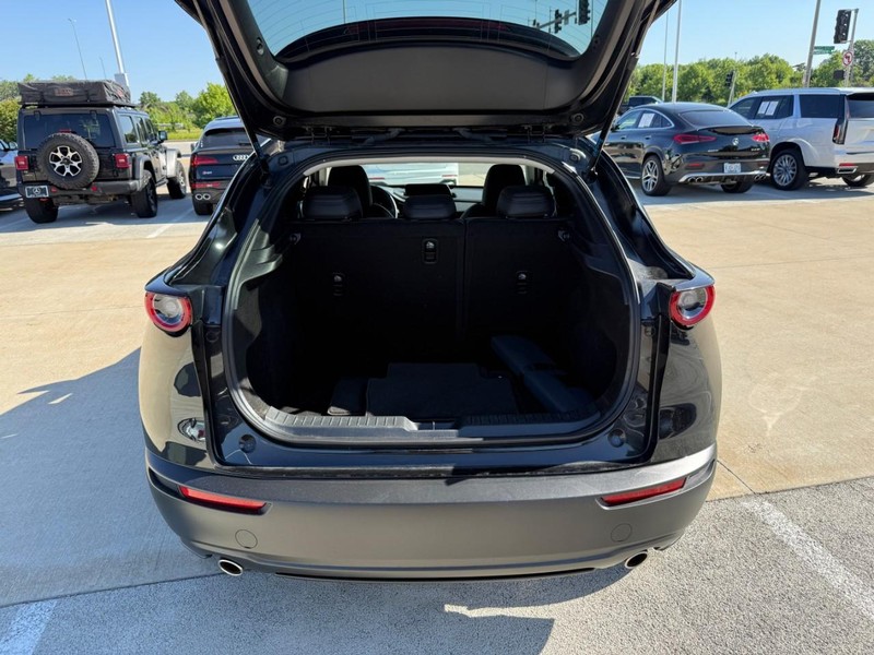 Mazda CX-30 Vehicle Full-screen Gallery Image 07