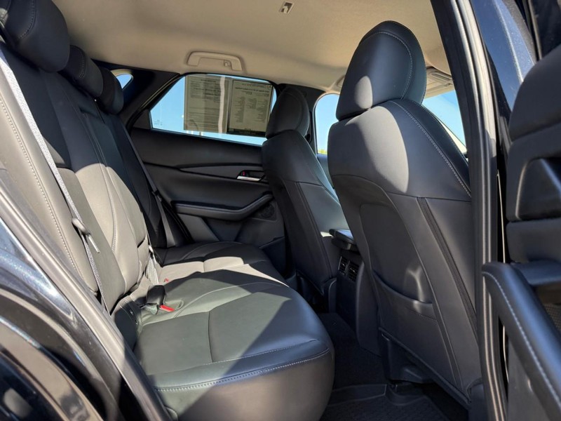 Mazda CX-30 Vehicle Full-screen Gallery Image 10