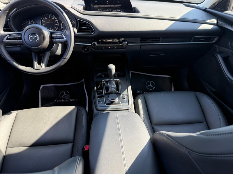 Mazda CX-30 Vehicle Full-screen Gallery Image 11