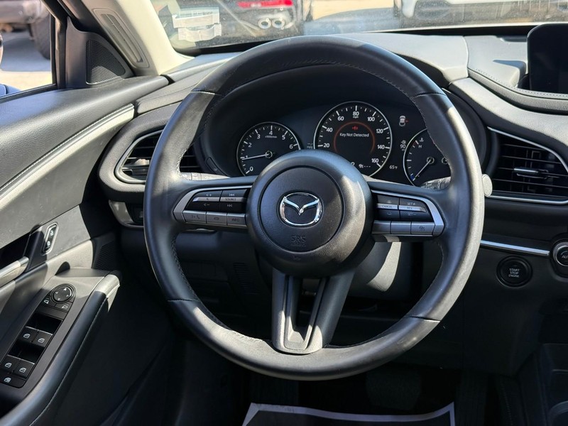 Mazda CX-30 Vehicle Full-screen Gallery Image 12