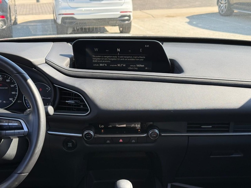 Mazda CX-30 Vehicle Full-screen Gallery Image 13