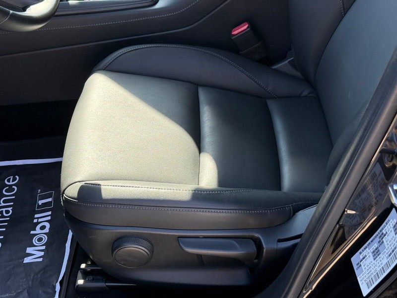 Mazda CX-30 Vehicle Full-screen Gallery Image 17