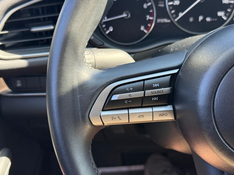 Mazda CX-30 Vehicle Full-screen Gallery Image 19
