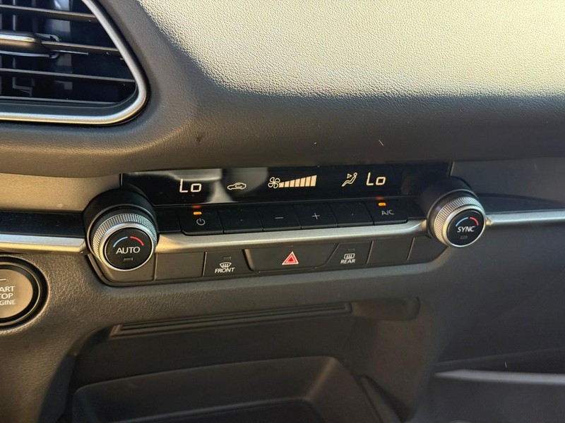 Mazda CX-30 Vehicle Full-screen Gallery Image 23