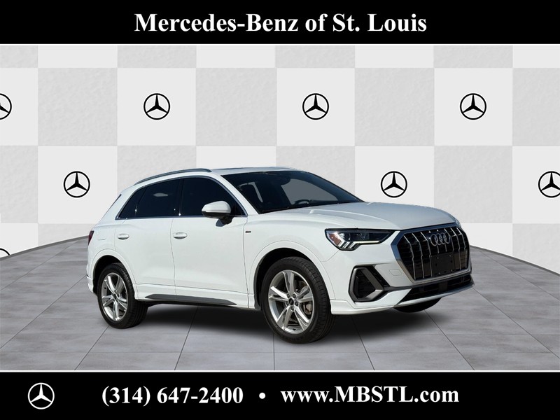 Audi Q3 Vehicle Full-screen Gallery Image 01
