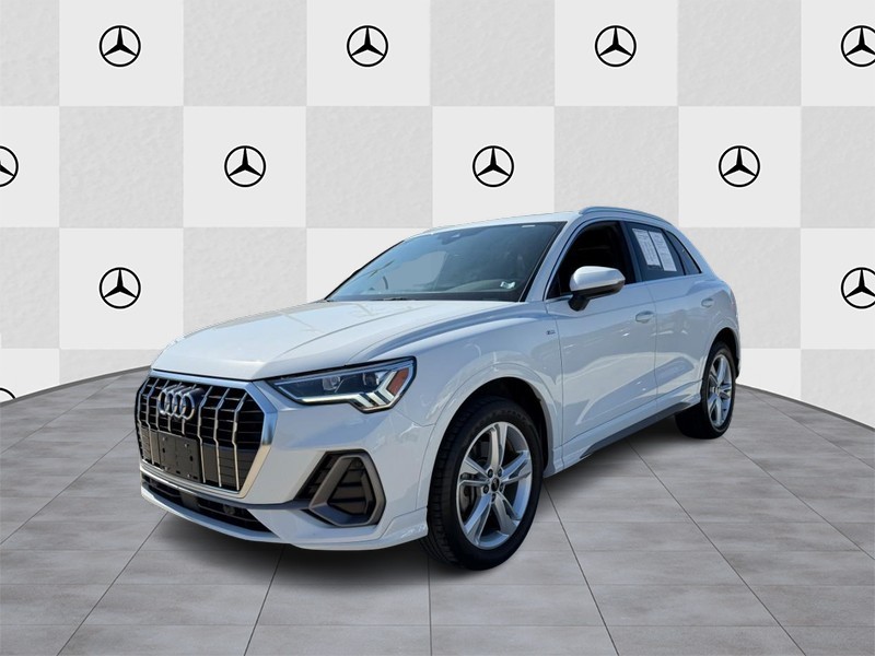 Audi Q3 Vehicle Full-screen Gallery Image 05