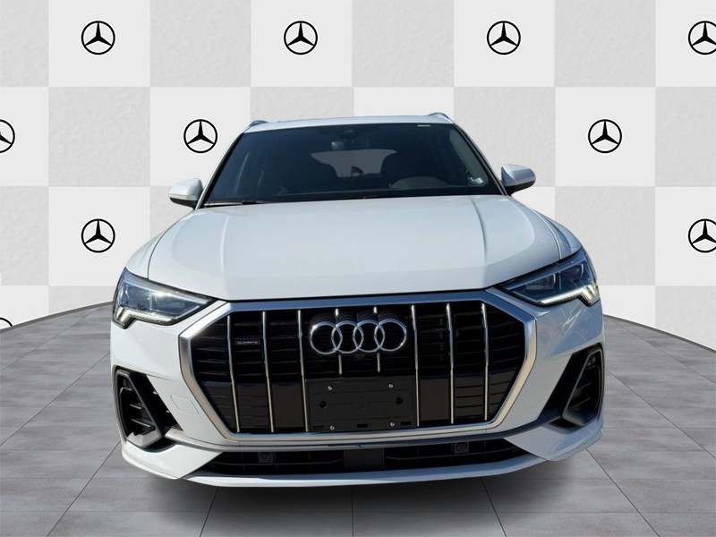 Audi Q3 Vehicle Full-screen Gallery Image 06