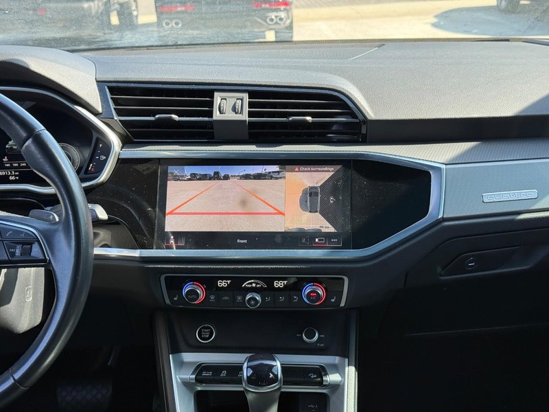 Audi Q3 Vehicle Full-screen Gallery Image 13