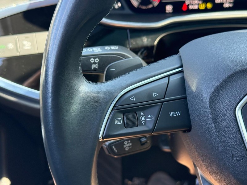 Audi Q3 Vehicle Full-screen Gallery Image 20