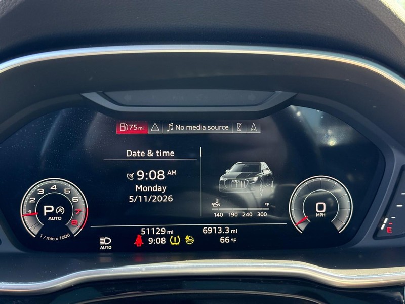 Audi Q3 Vehicle Full-screen Gallery Image 22