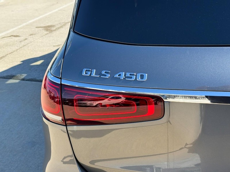 Mercedes-Benz GLS Vehicle Full-screen Gallery Image 10