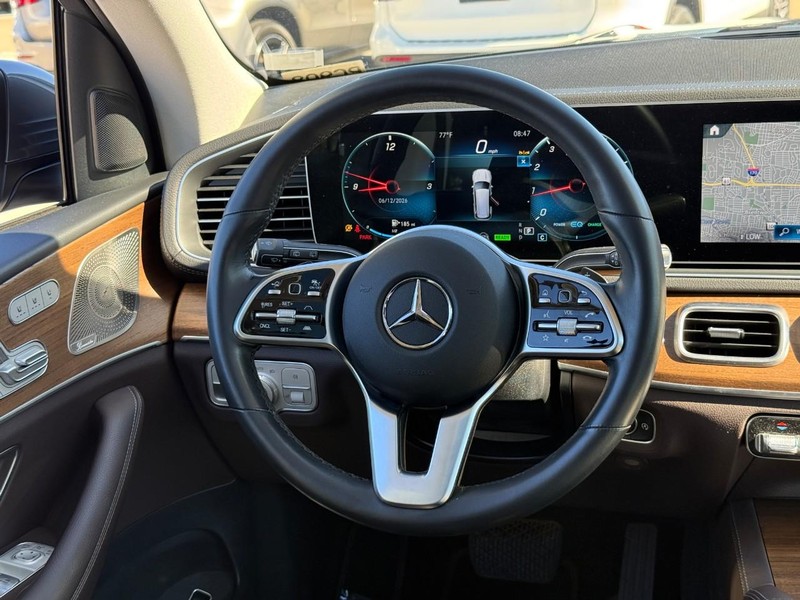 Mercedes-Benz GLS Vehicle Full-screen Gallery Image 14