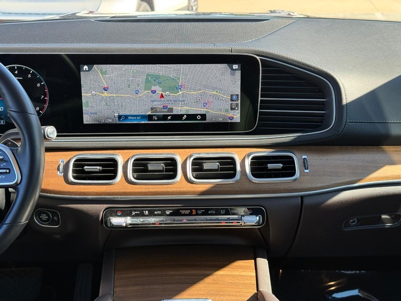 Mercedes-Benz GLS Vehicle Full-screen Gallery Image 15