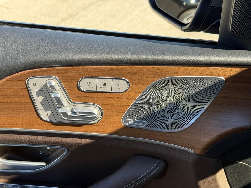 Mercedes-Benz GLS Vehicle Full-screen Gallery Image 18