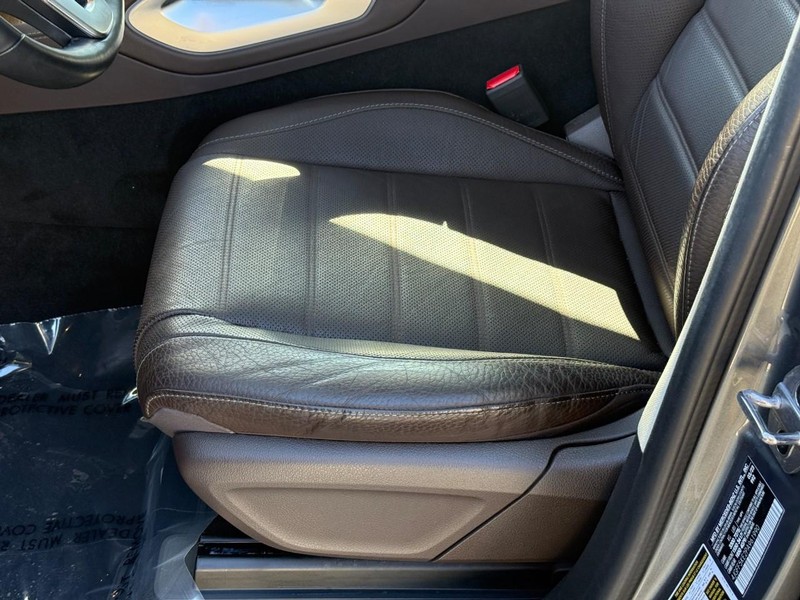 Mercedes-Benz GLS Vehicle Full-screen Gallery Image 19