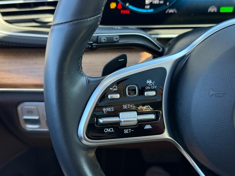 Mercedes-Benz GLS Vehicle Full-screen Gallery Image 21