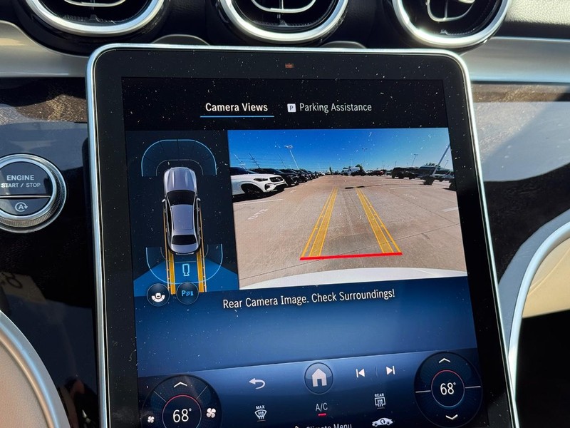 Mercedes-Benz C-Class Vehicle Full-screen Gallery Image 20