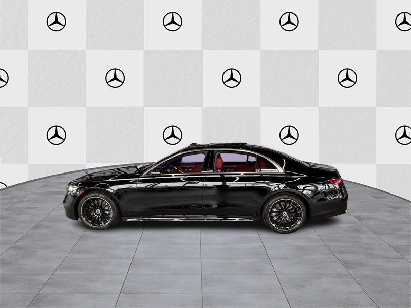 Mercedes-Benz S-Class Vehicle Full-screen Gallery Image 2