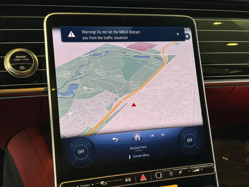 Mercedes-Benz S-Class Vehicle Full-screen Gallery Image 19