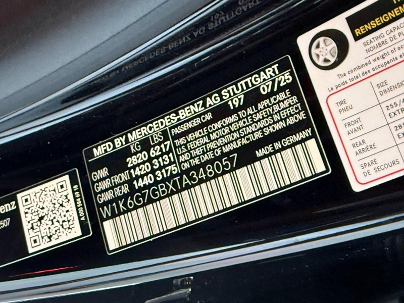 Mercedes-Benz S-Class Vehicle Full-screen Gallery Image 20