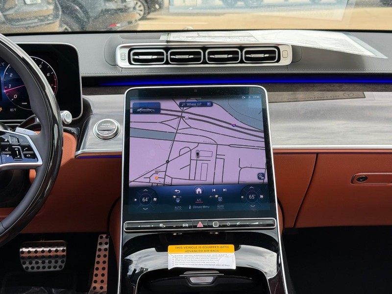 Mercedes-Benz S-Class Vehicle Full-screen Gallery Image 10