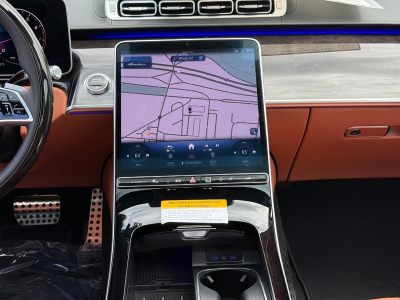 Mercedes-Benz S-Class Vehicle Full-screen Gallery Image 11