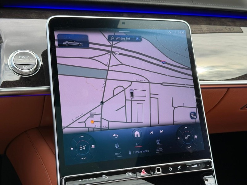 Mercedes-Benz S-Class Vehicle Full-screen Gallery Image 19