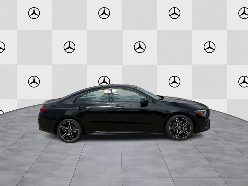 Mercedes-Benz CLA Vehicle Full-screen Gallery Image 02