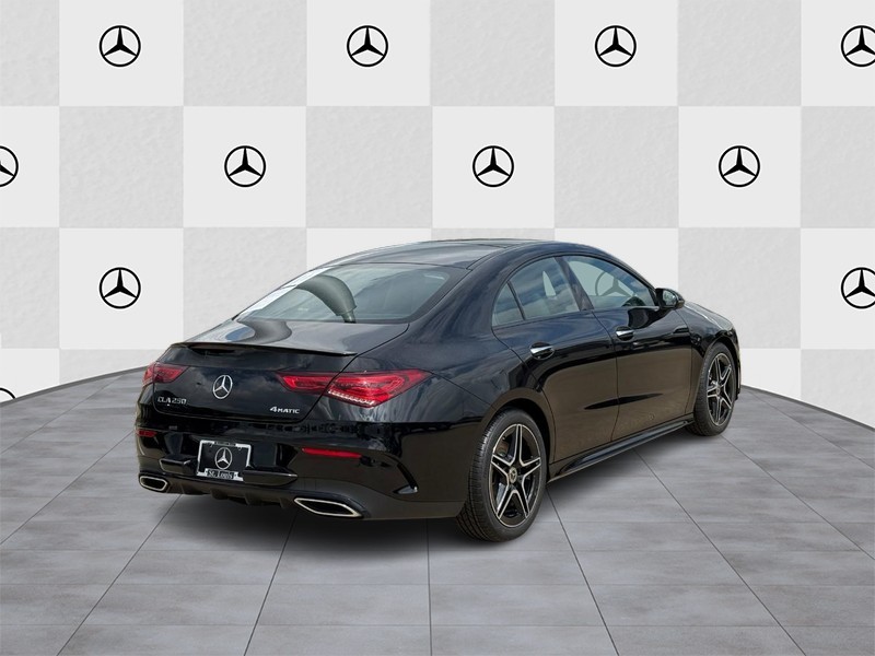 Mercedes-Benz CLA Vehicle Full-screen Gallery Image 03