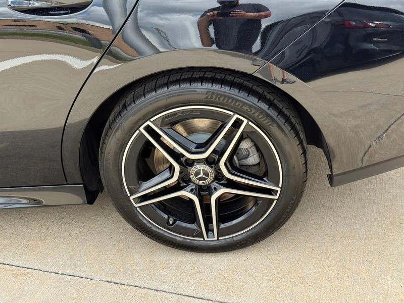 Mercedes-Benz CLA Vehicle Full-screen Gallery Image 08