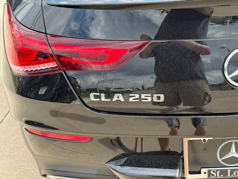 Mercedes-Benz CLA Vehicle Full-screen Gallery Image 09