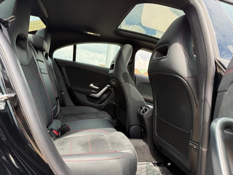 Mercedes-Benz CLA Vehicle Full-screen Gallery Image 11