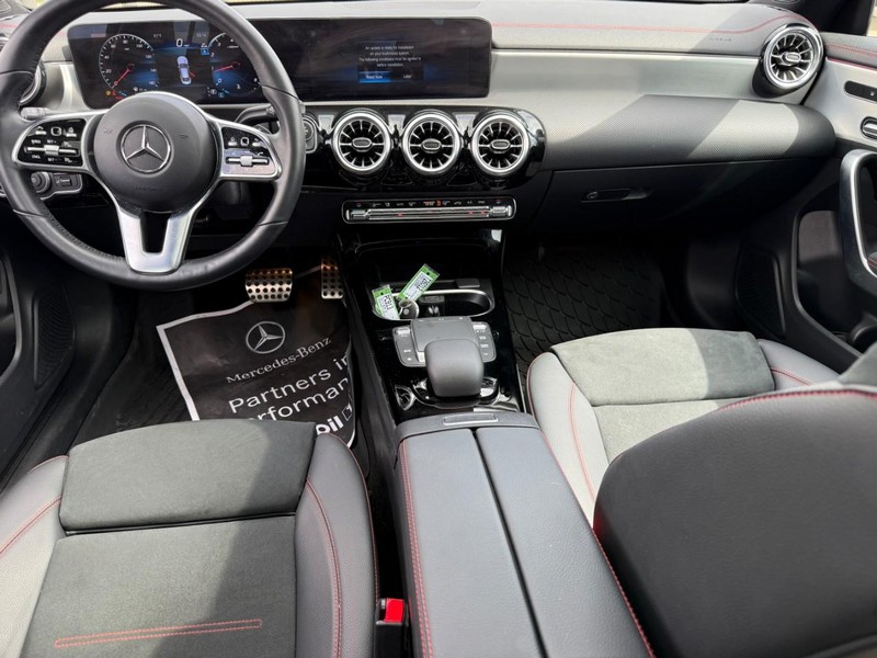 Mercedes-Benz CLA Vehicle Full-screen Gallery Image 12