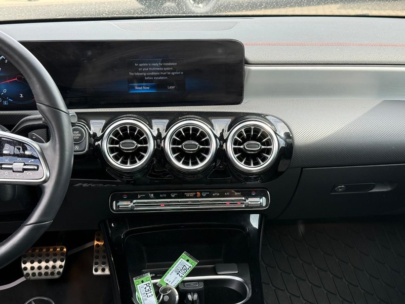 Mercedes-Benz CLA Vehicle Full-screen Gallery Image 14